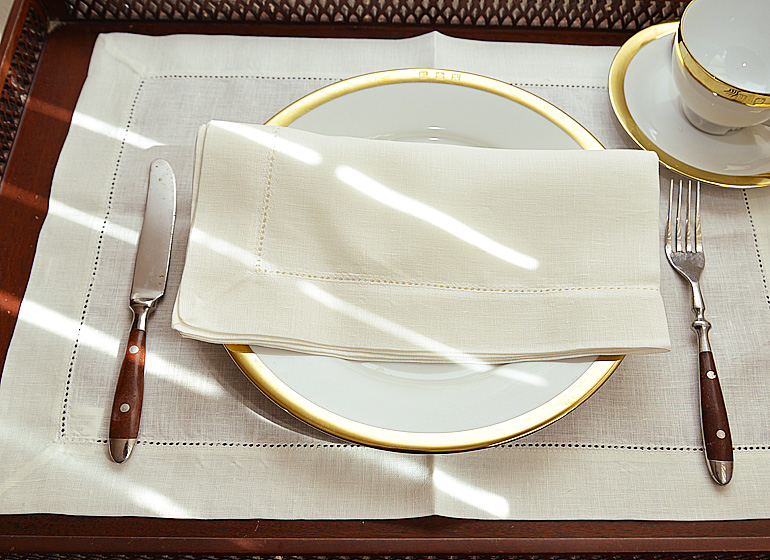 Linen Napkin with Hemstitch. English Bone China Colors. 20″ & 22″